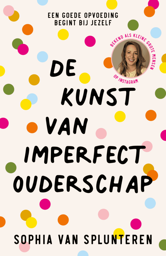 Confetti met de tekst van het boek op de voorgrond